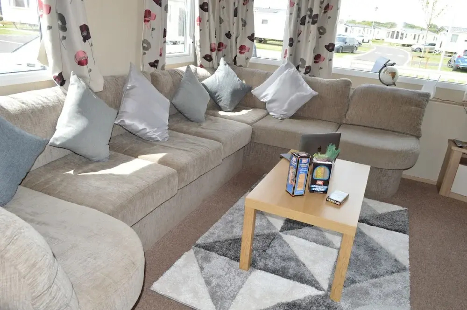 Tattershall Lakes Luxury Caravan With Hot tub