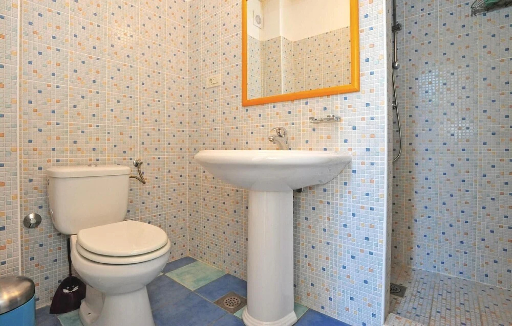 Nice Home in Slatine with Hot Tub, WiFi & 3 Bedrooms