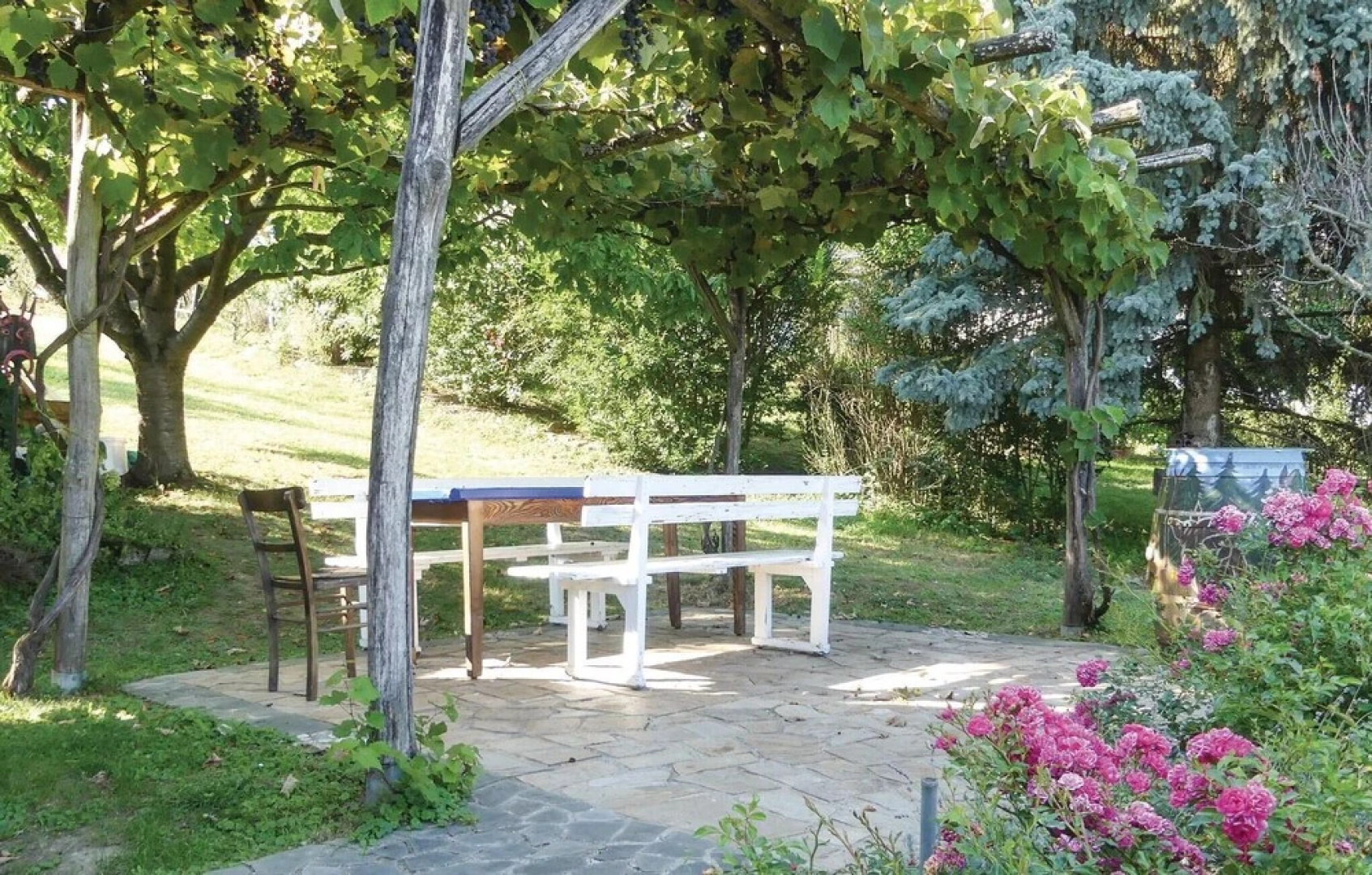 Stunning Home in Gaas With 2 Bedrooms