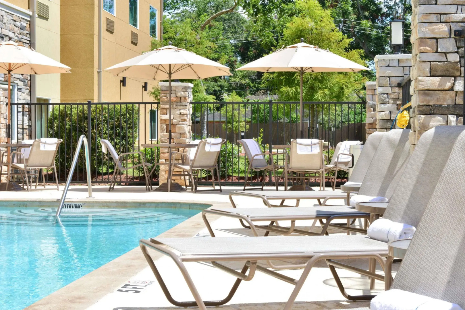 Best Western Plus Lake Jackson Inn & Suites