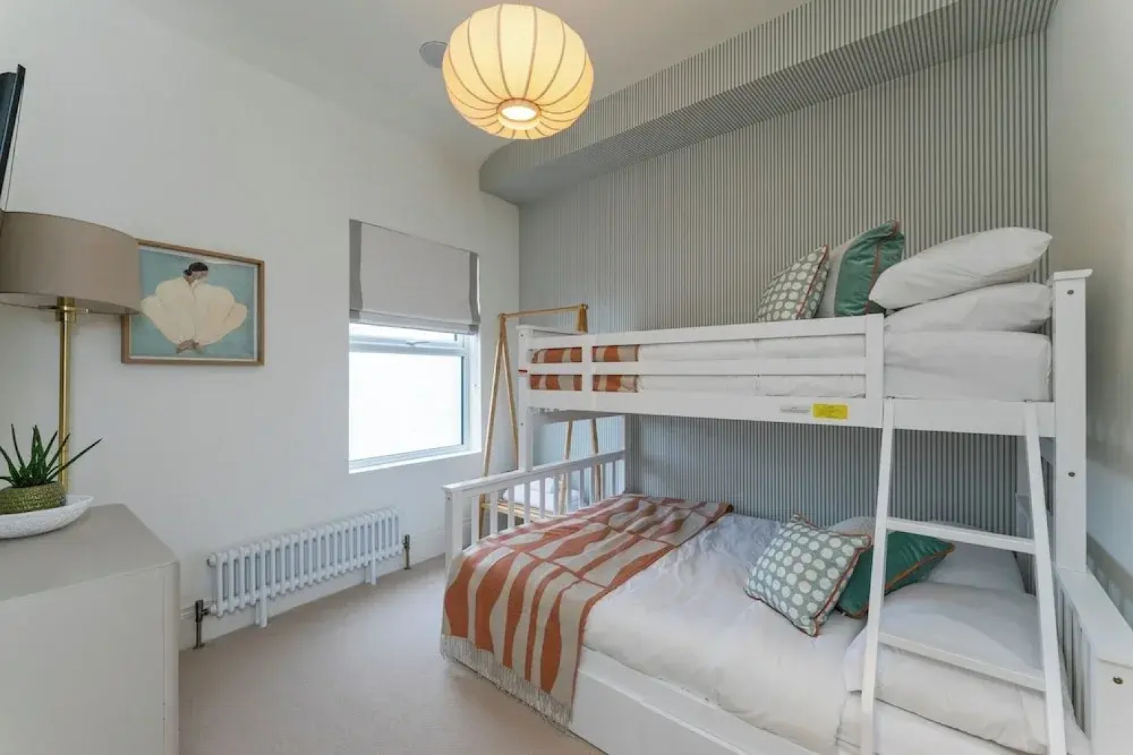 Modern 2-bed Apartment - Sleeps 6 - Seafront View