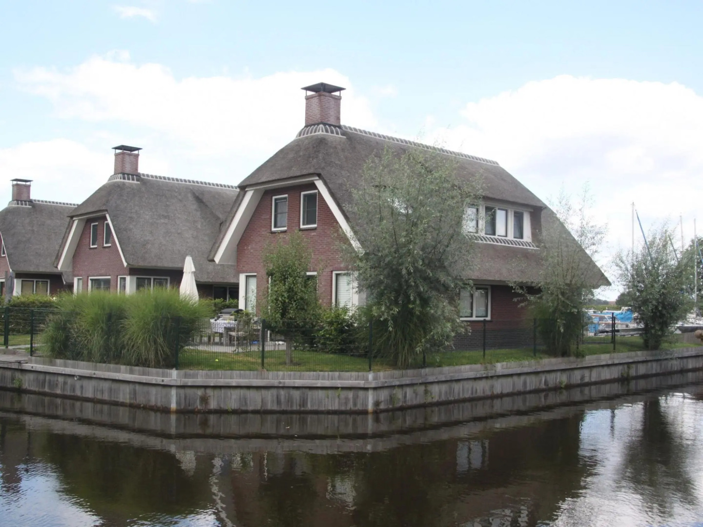 Villa with enclosed garden, in a holiday park on the water in Friesland