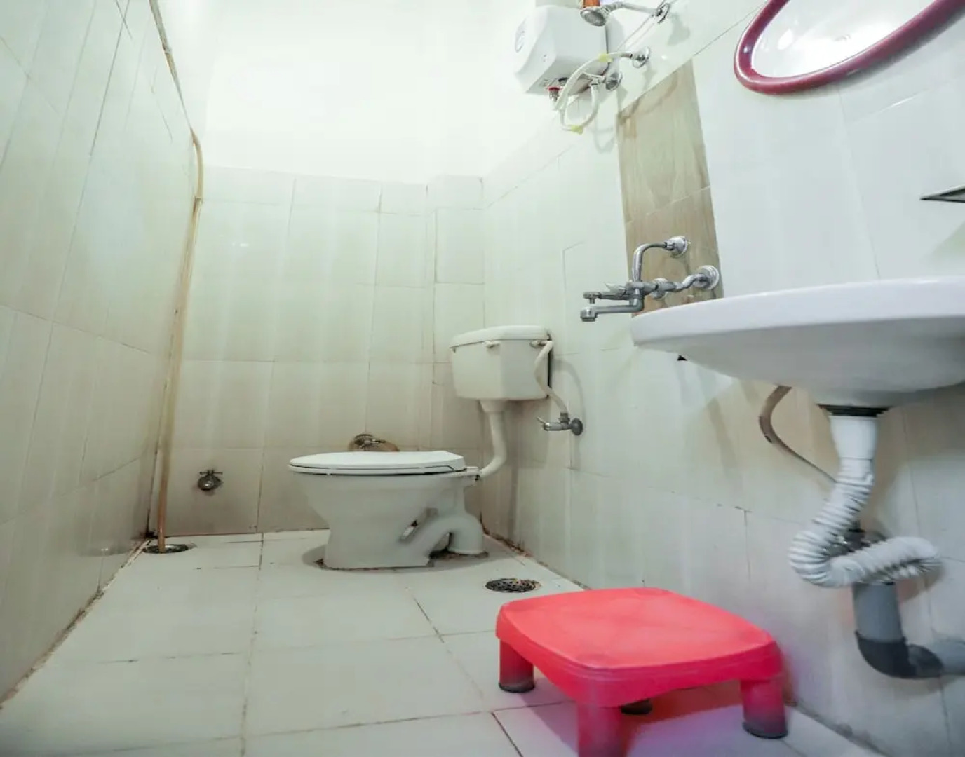 OYO 28122 Hotel C M Plaza