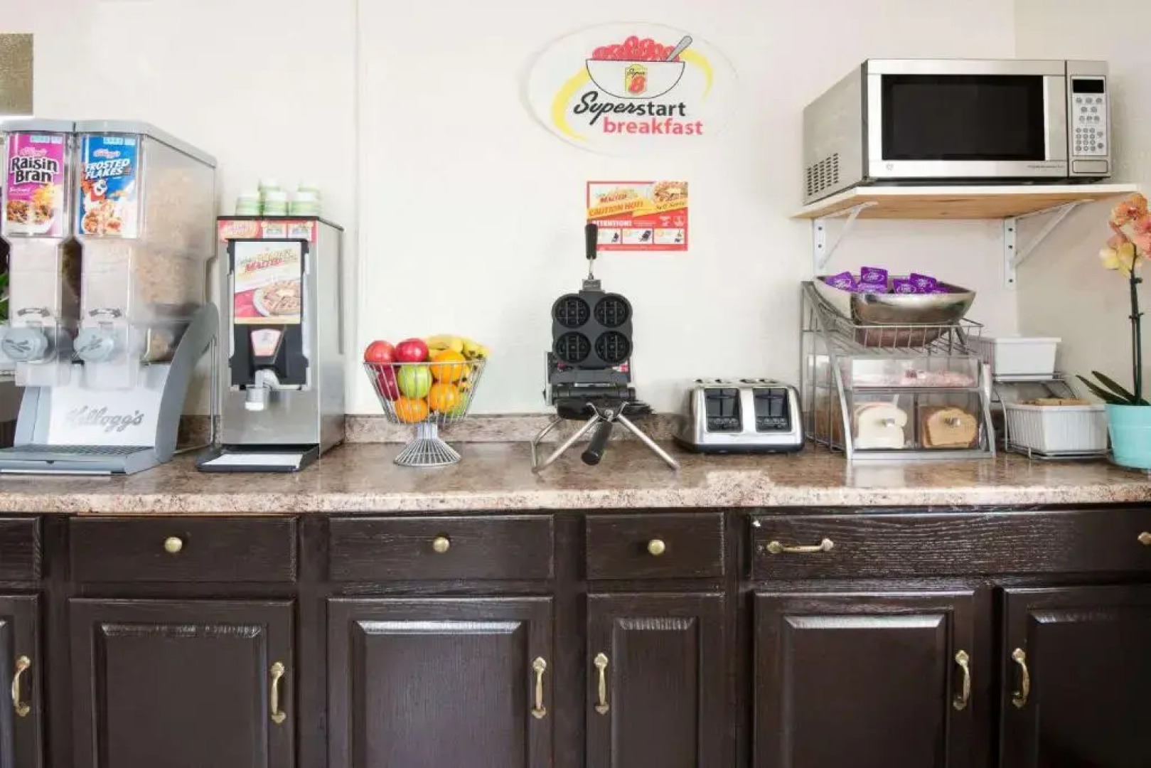 Super 8 by Wyndham Pittsburgh PA Airport/University Area