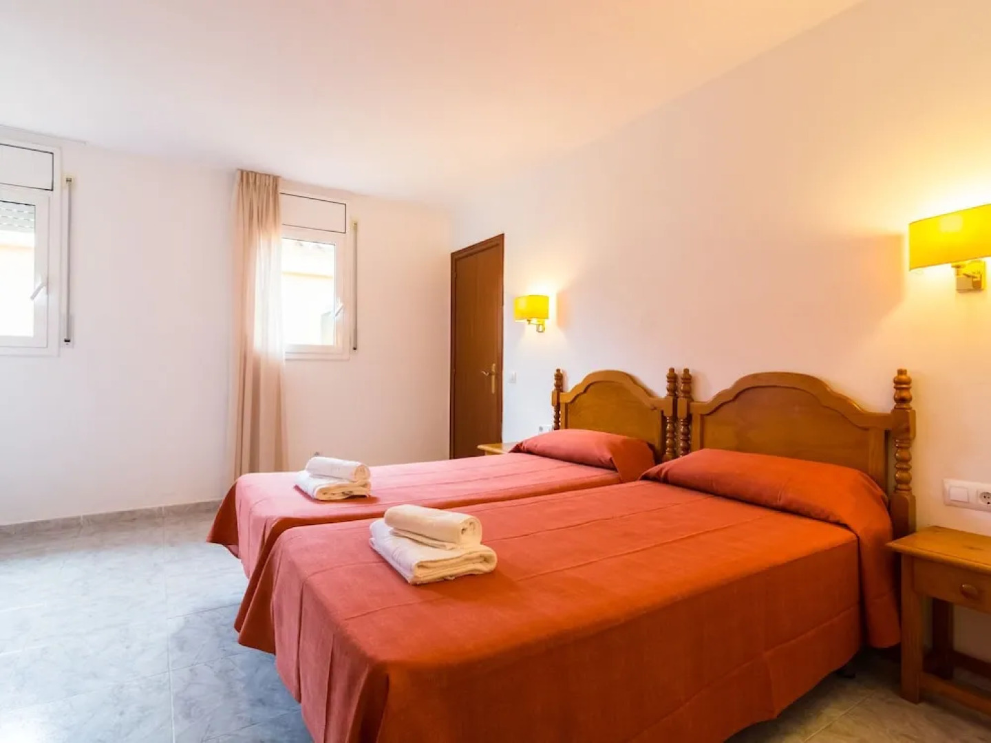 Alluring Apartment in Empuriabrava With Swimming Pool