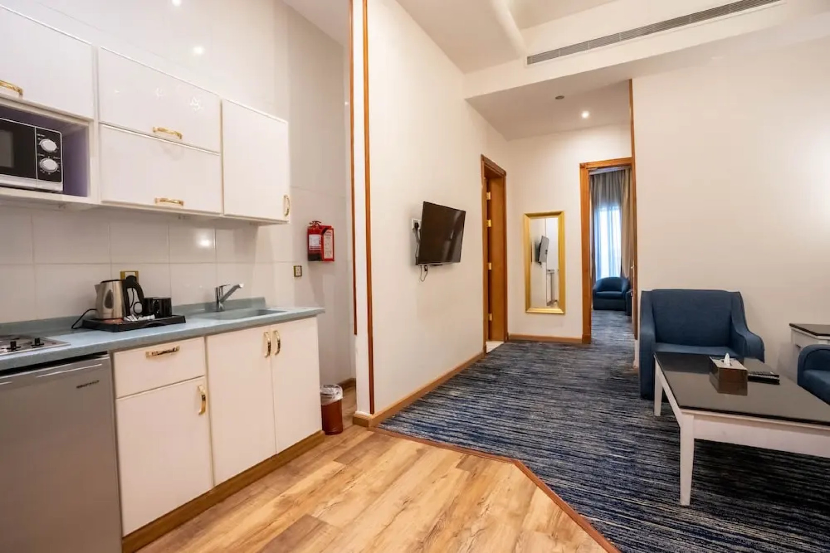 Platinum Alkhamseen Serviced Apartments