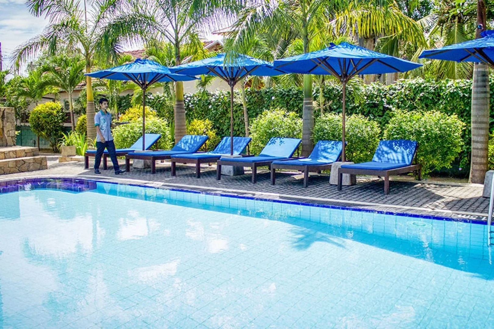 St. Lachlan Hotel & Suites