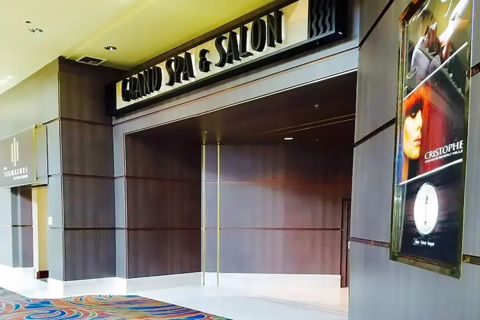 888 One Bedroom Balcony Suite at Signature Condo Hotel