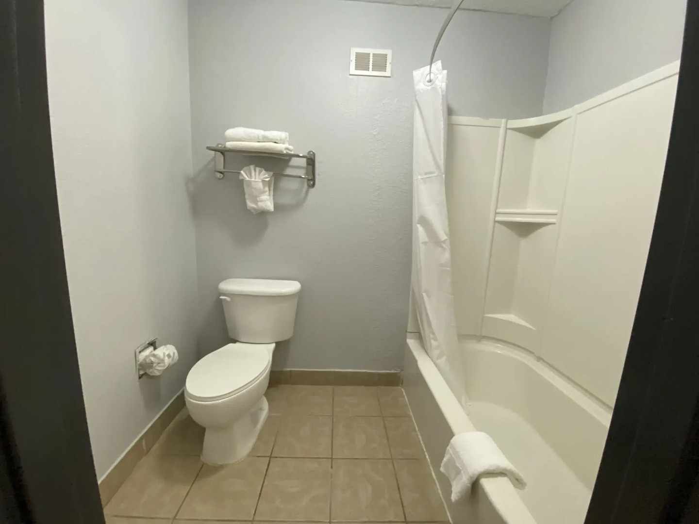 Alice-Days Inn  Golfing Area