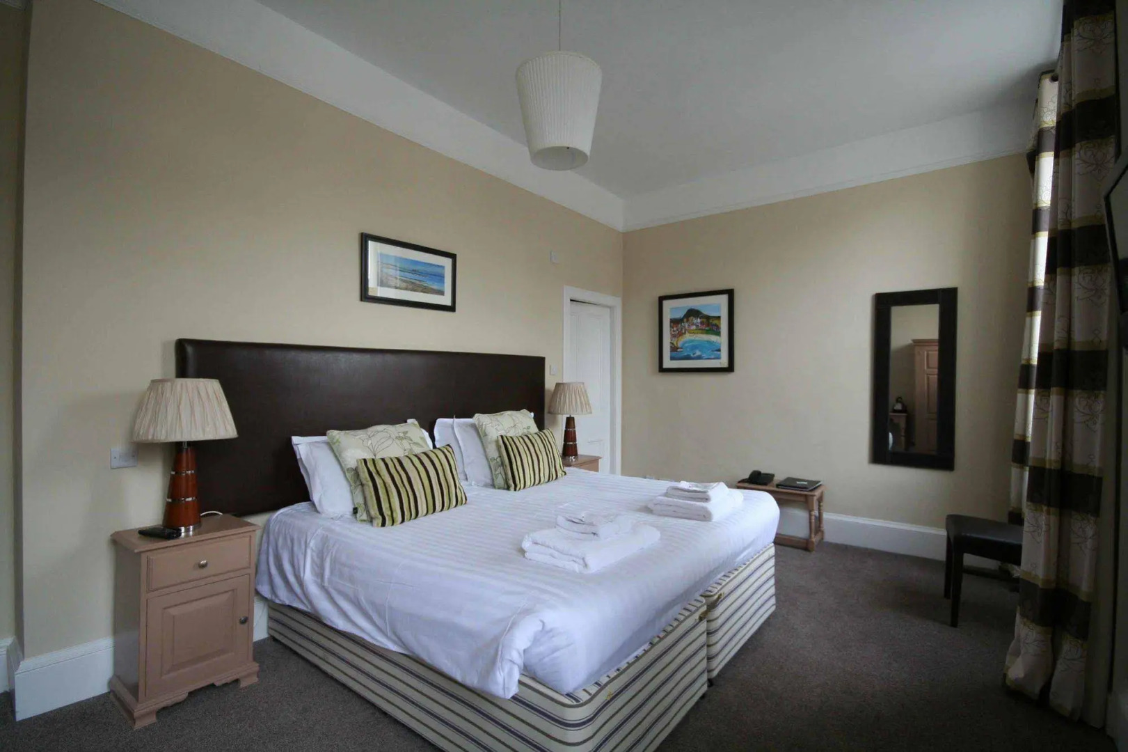 No.12 Hotel & Bistro