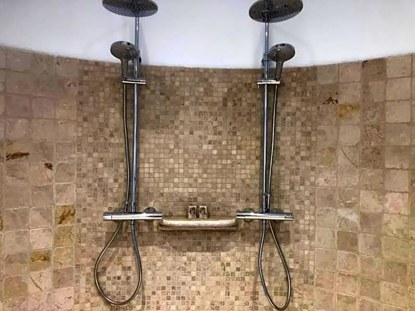 Domaine La Tour 4 SAISONS - Piscine Chauffée Toute l'année - SPA- JACUZZI-MASSAGE- SAUNA - Heated POOL - 800m City Centre Nyons