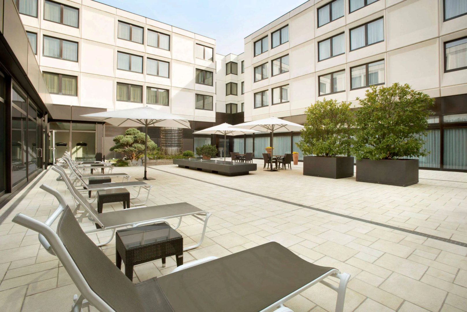 Отель Ramada by Wyndham Nuernberg Parkhotel