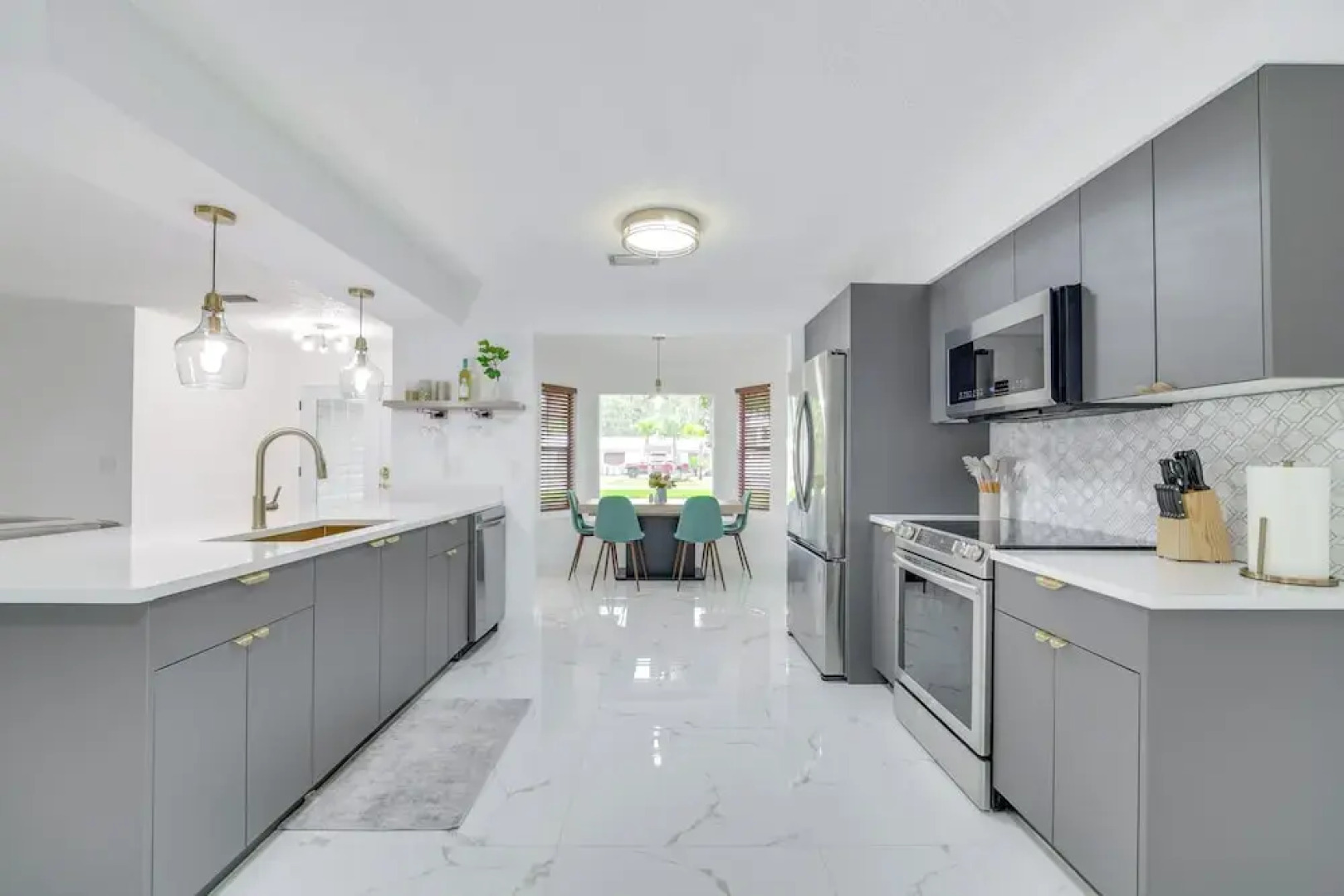 Swim, Hike & Kayak: Crystal River Retreat w/ Yard!