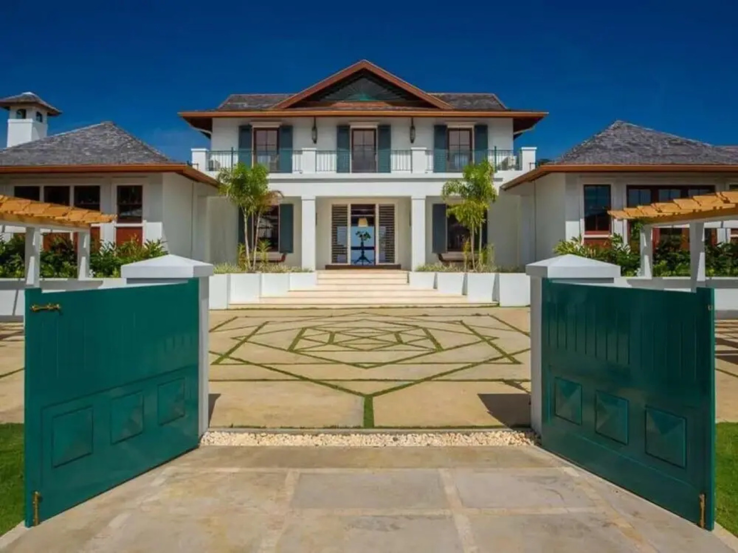 Sunny Vacation Villa at 1