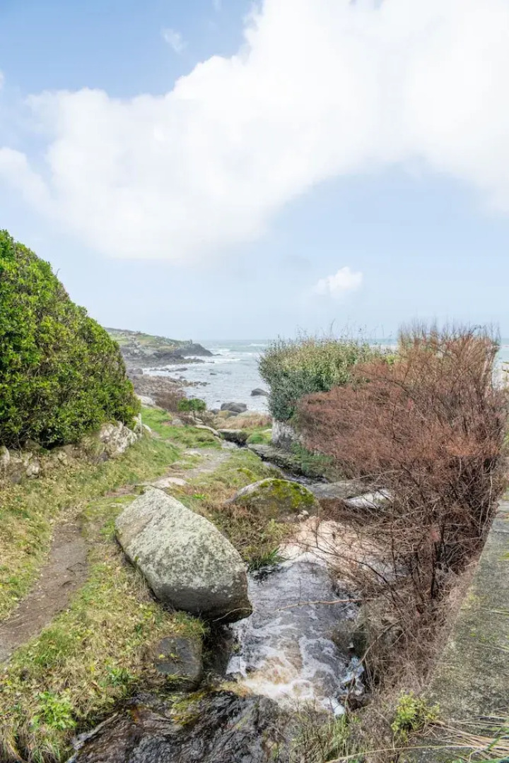 Small Cocoon for 2 by the sea