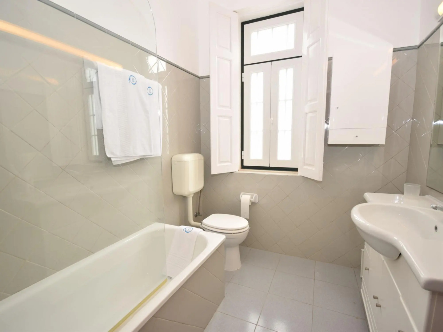 Sprawling Villa Near Alenquer