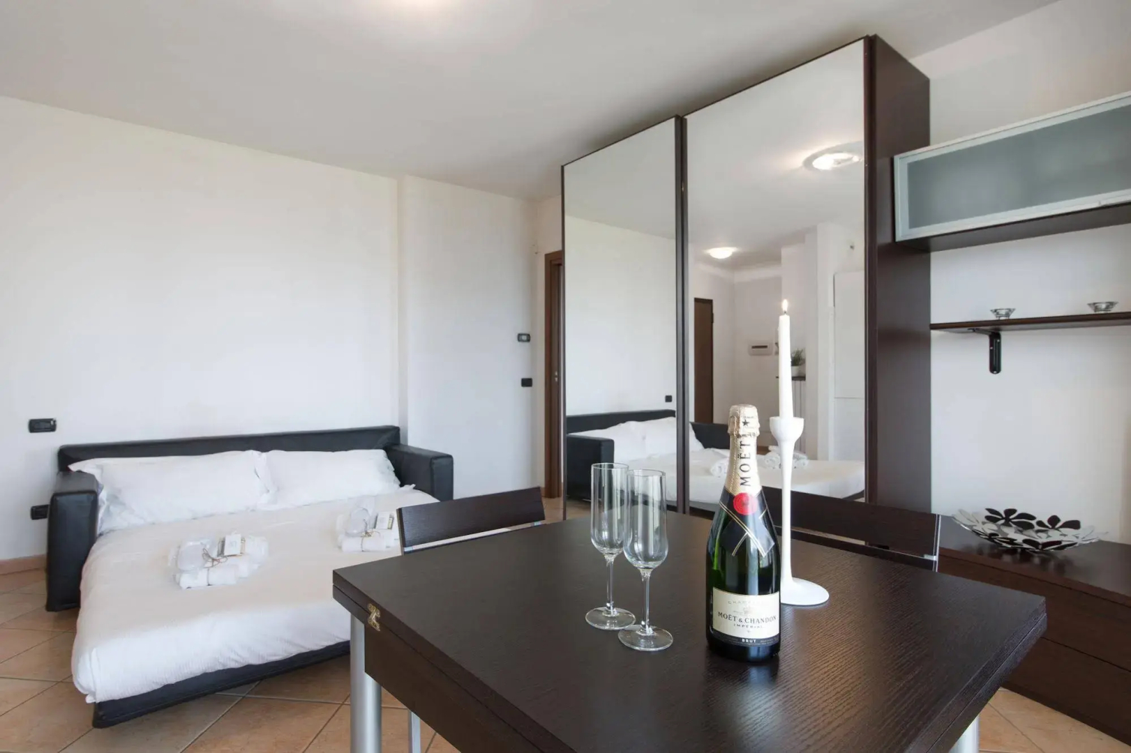 Suitelowcost - Limbiate Studio