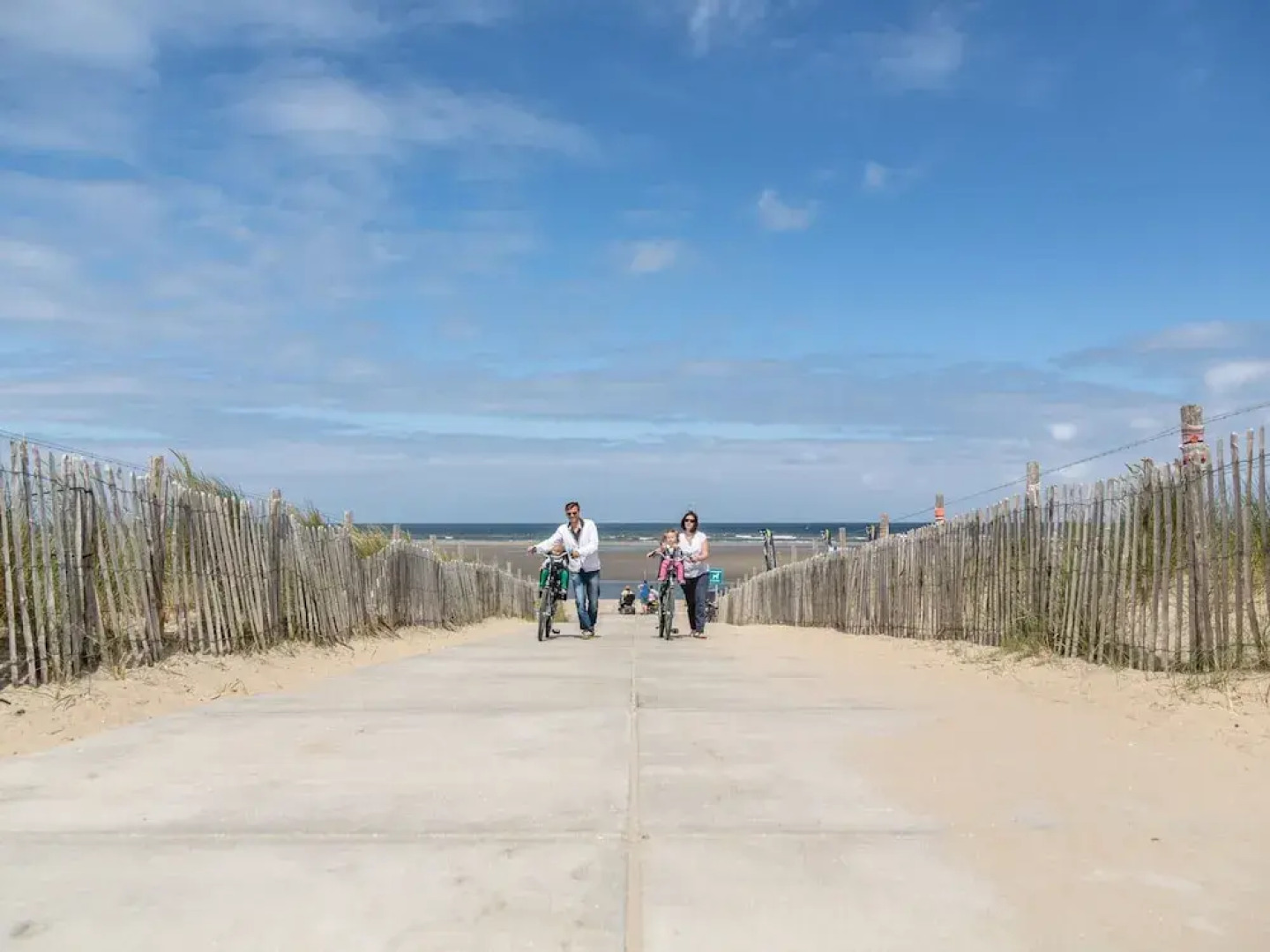 Restyled Holiday Home with Fireplace near Beach