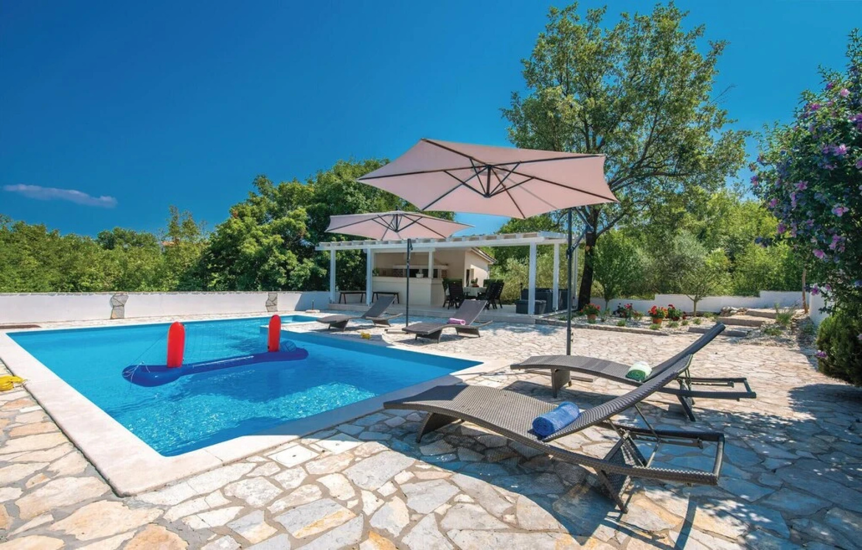 Amazing Home in Malinska With Wifi and 2 Bedrooms