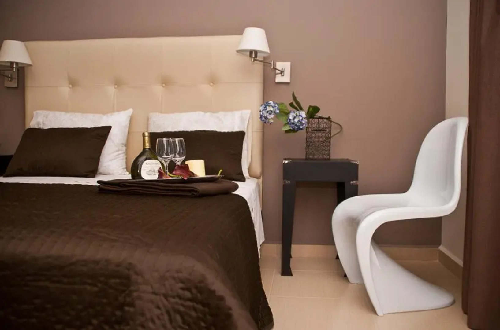 2 min drive to Haraki Beach & 10 to Lindos