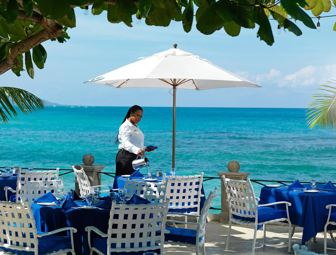 Round Hill Hotel And Villas