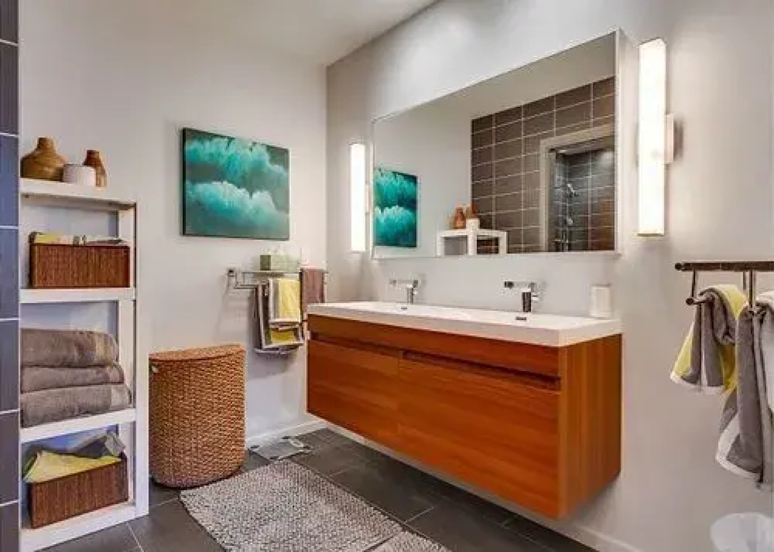 Newly Remodeled Beach 2 Br Condo by RedAwning