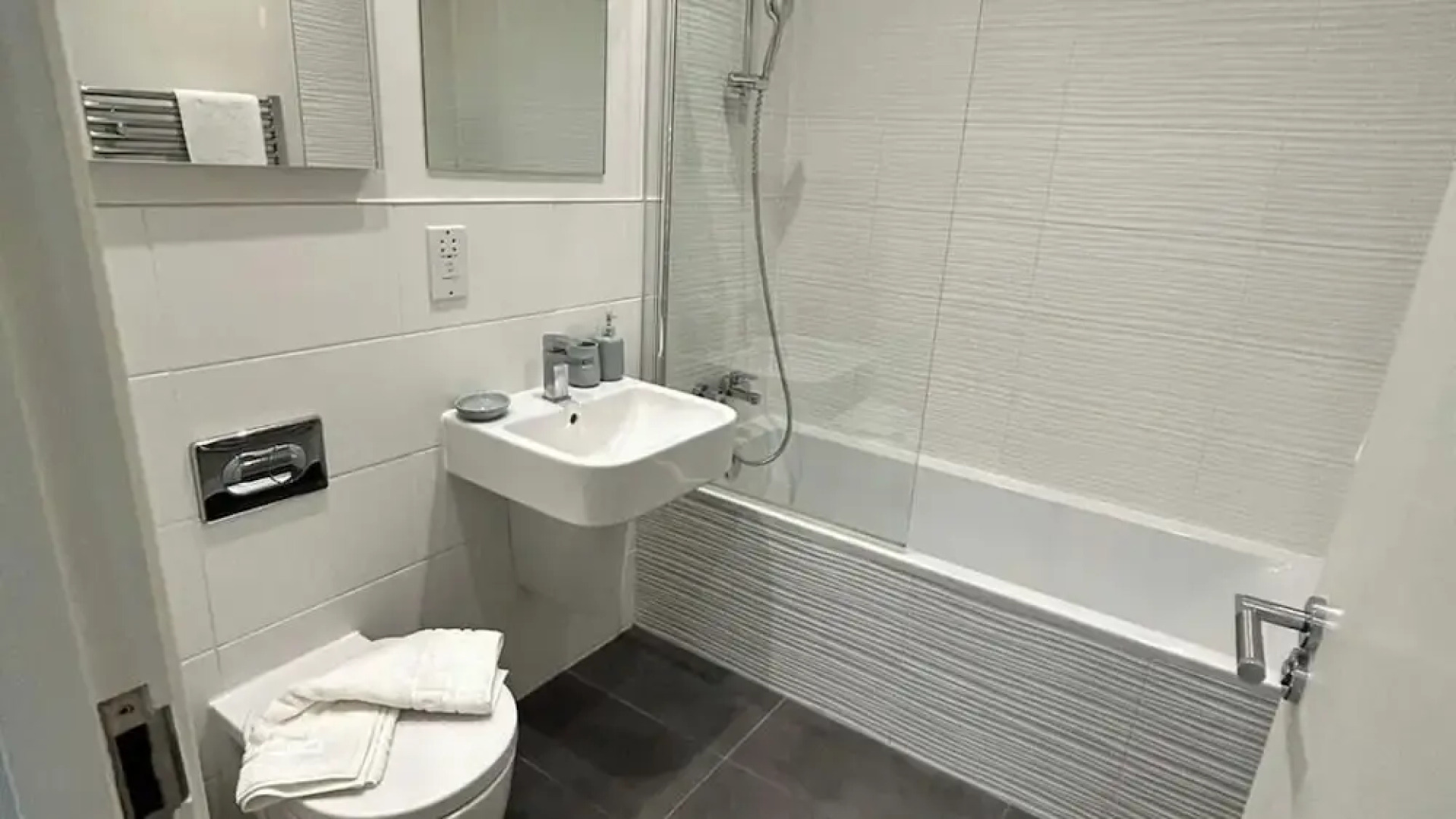 Luxury 1-bed Town Centre South Stevenage