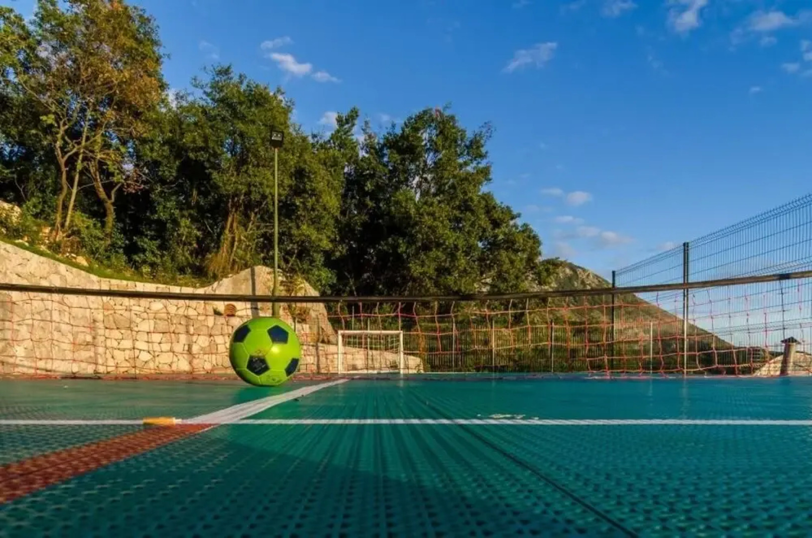 Villa Falcon Rook - Four-bedroom Villa With Terrace and Swimming Pool ID Direct Booker 1901