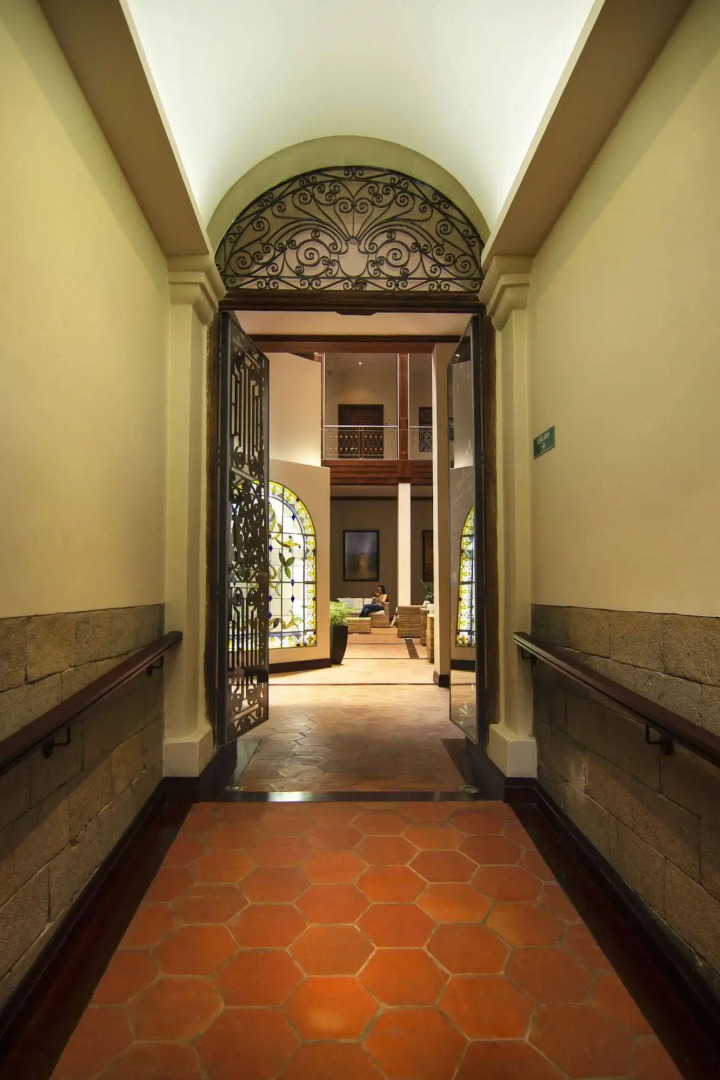 Parc Royale Suites Hotel