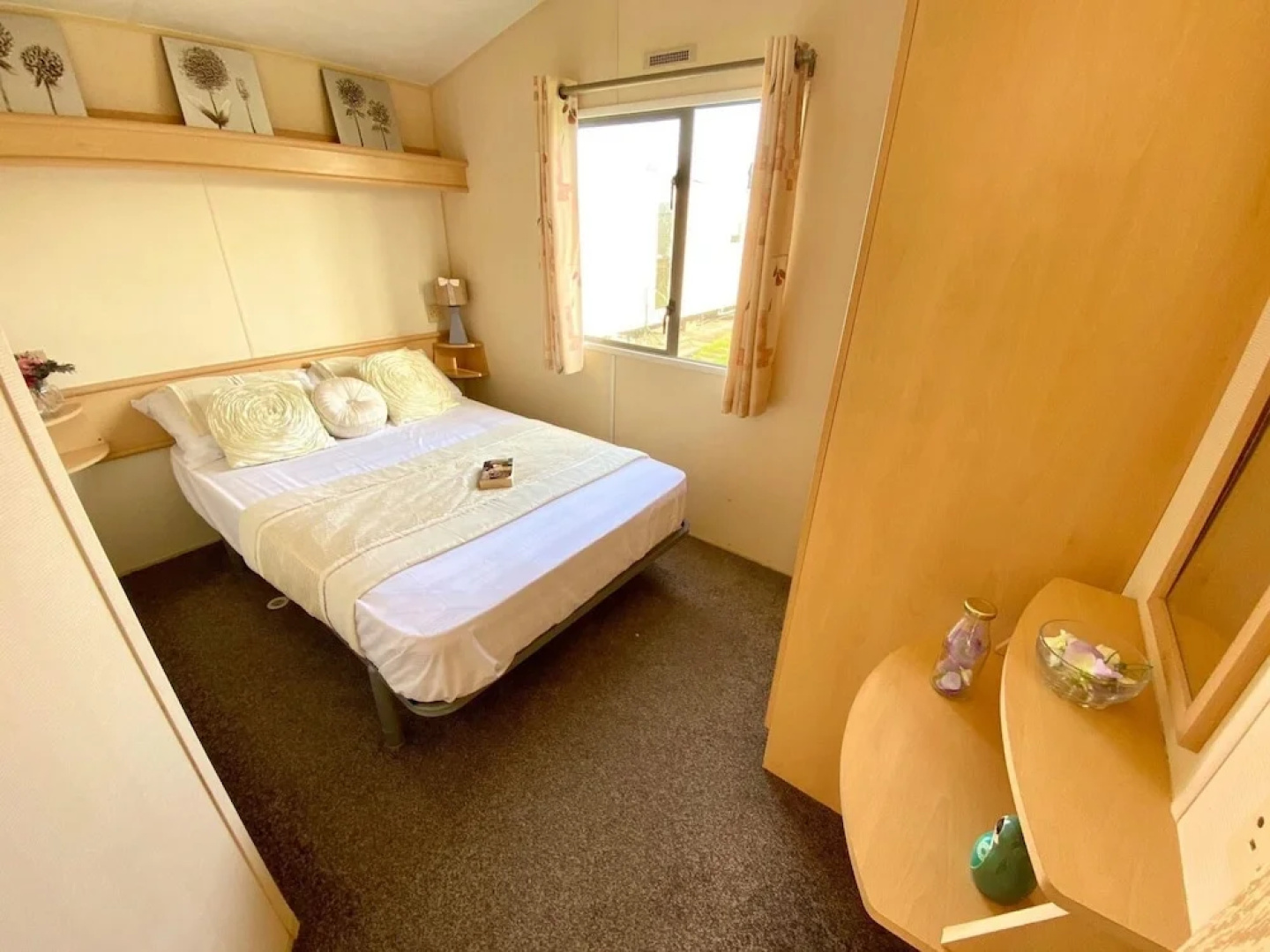 Stunning 3-bed Caravan in Clacton-on-sea
