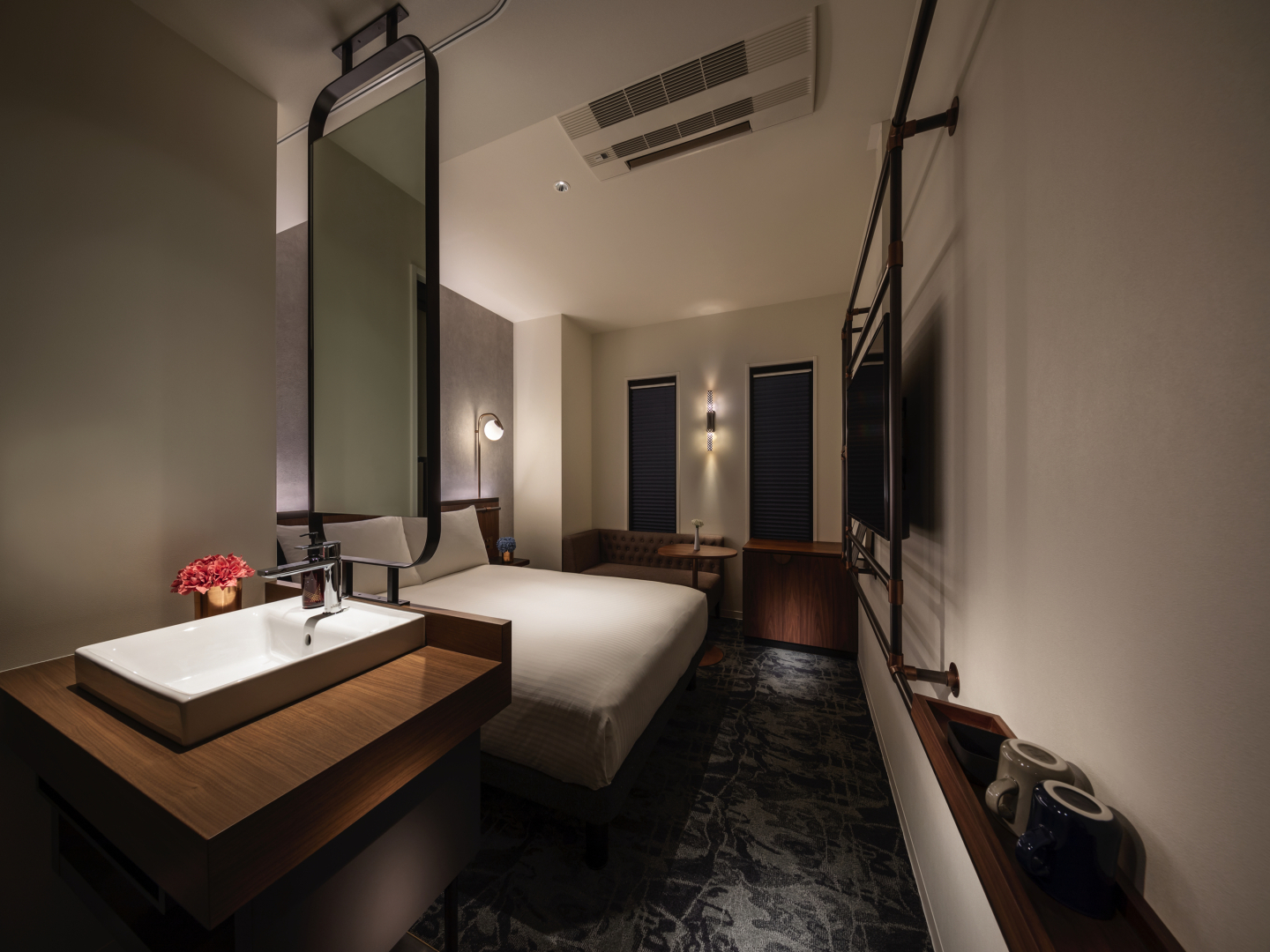 The Lively Osaka Honmachi