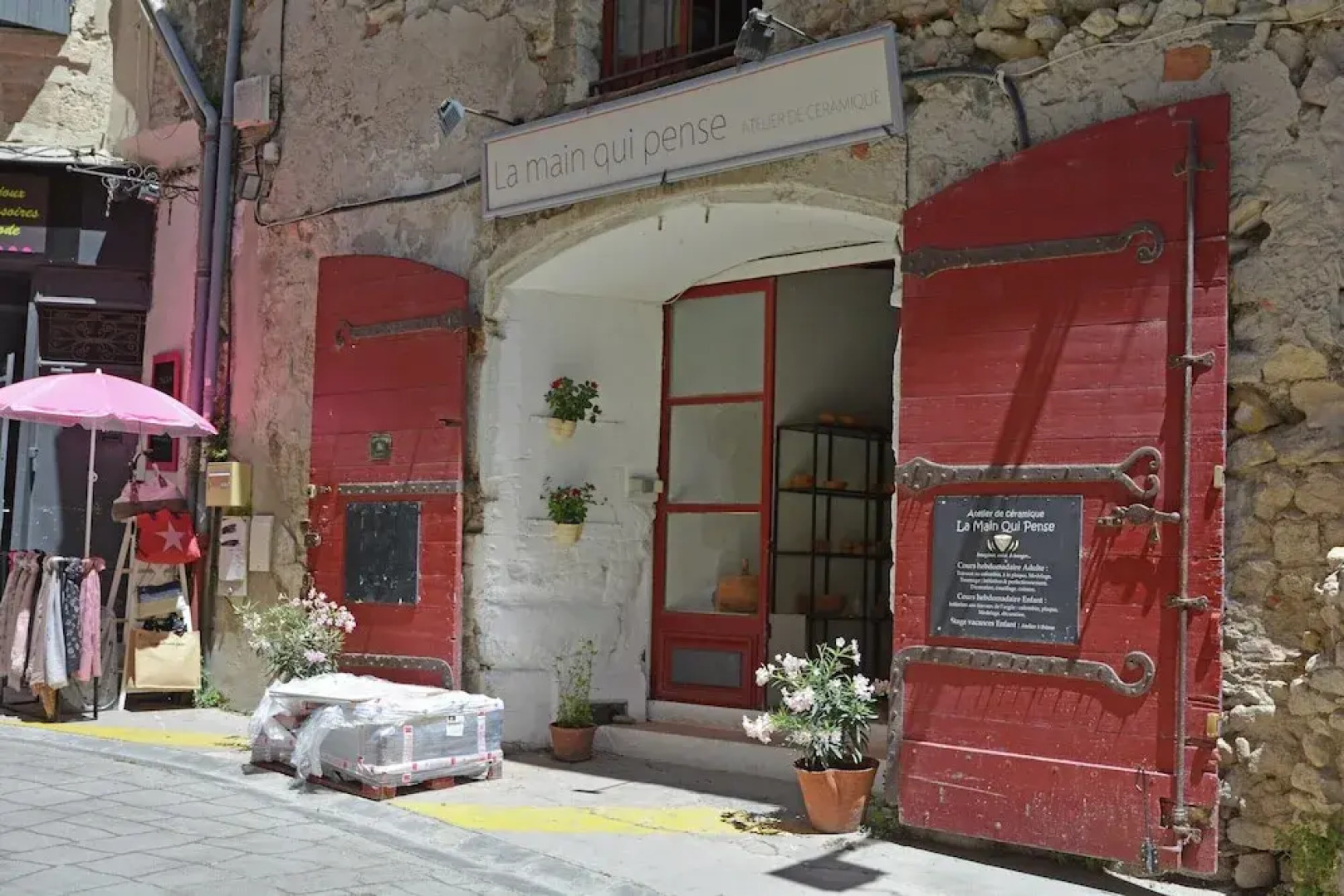 Apartment With Swimming Pool, Wifi