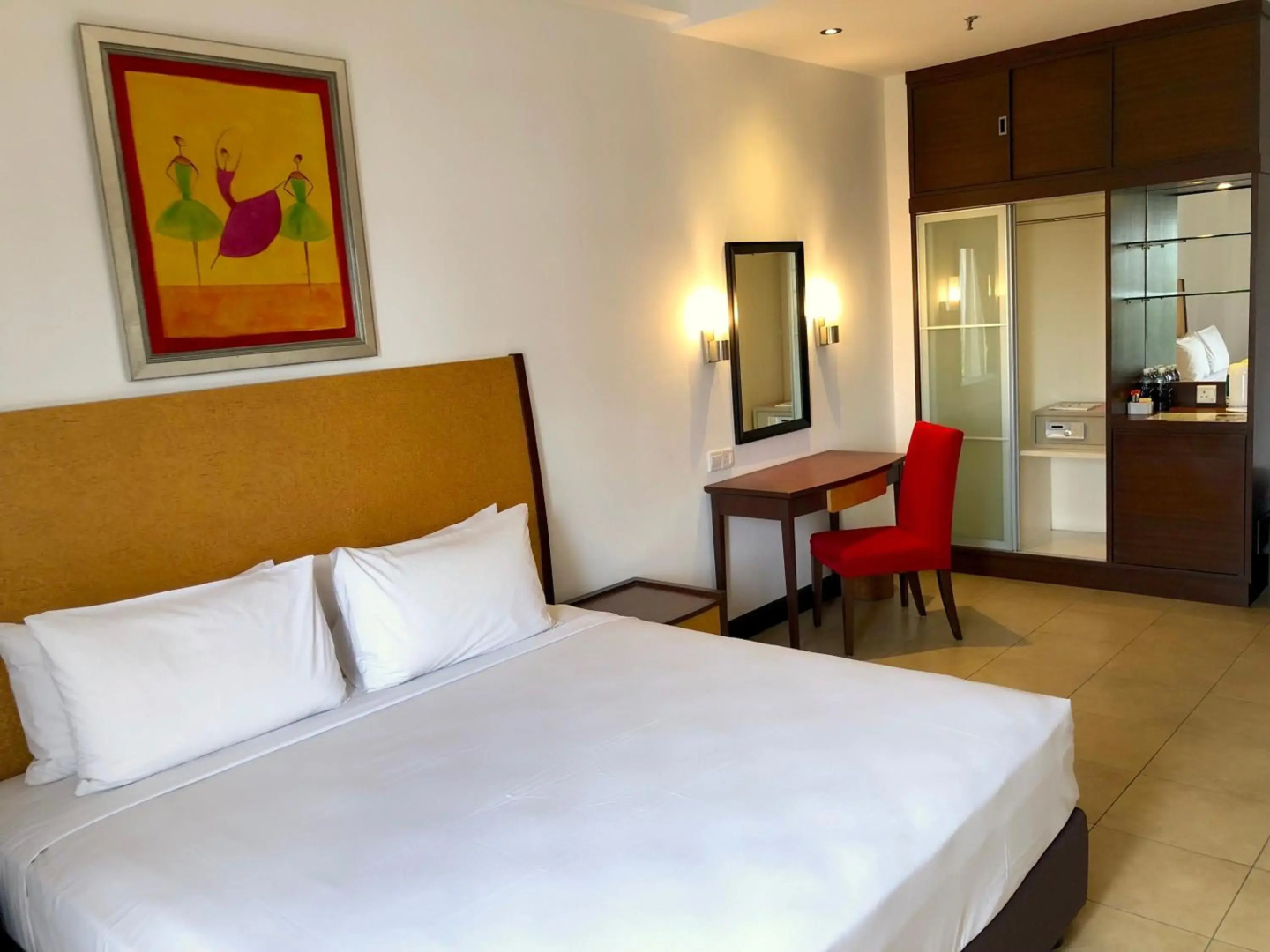 Flamingo Hotel by The Lake