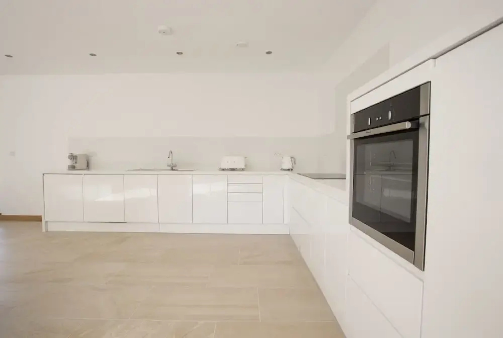 4 bed beach house with hot tub