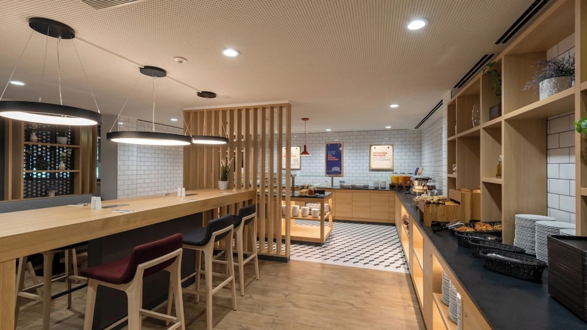 Holiday Inn Express Hamburg South A7 AS42 by IHG