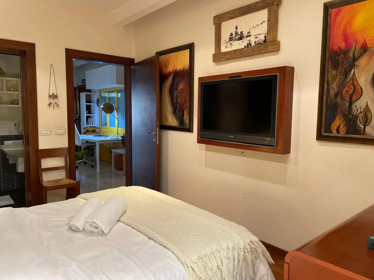 Valletta Collection - Merchant Str Apartment with large yard