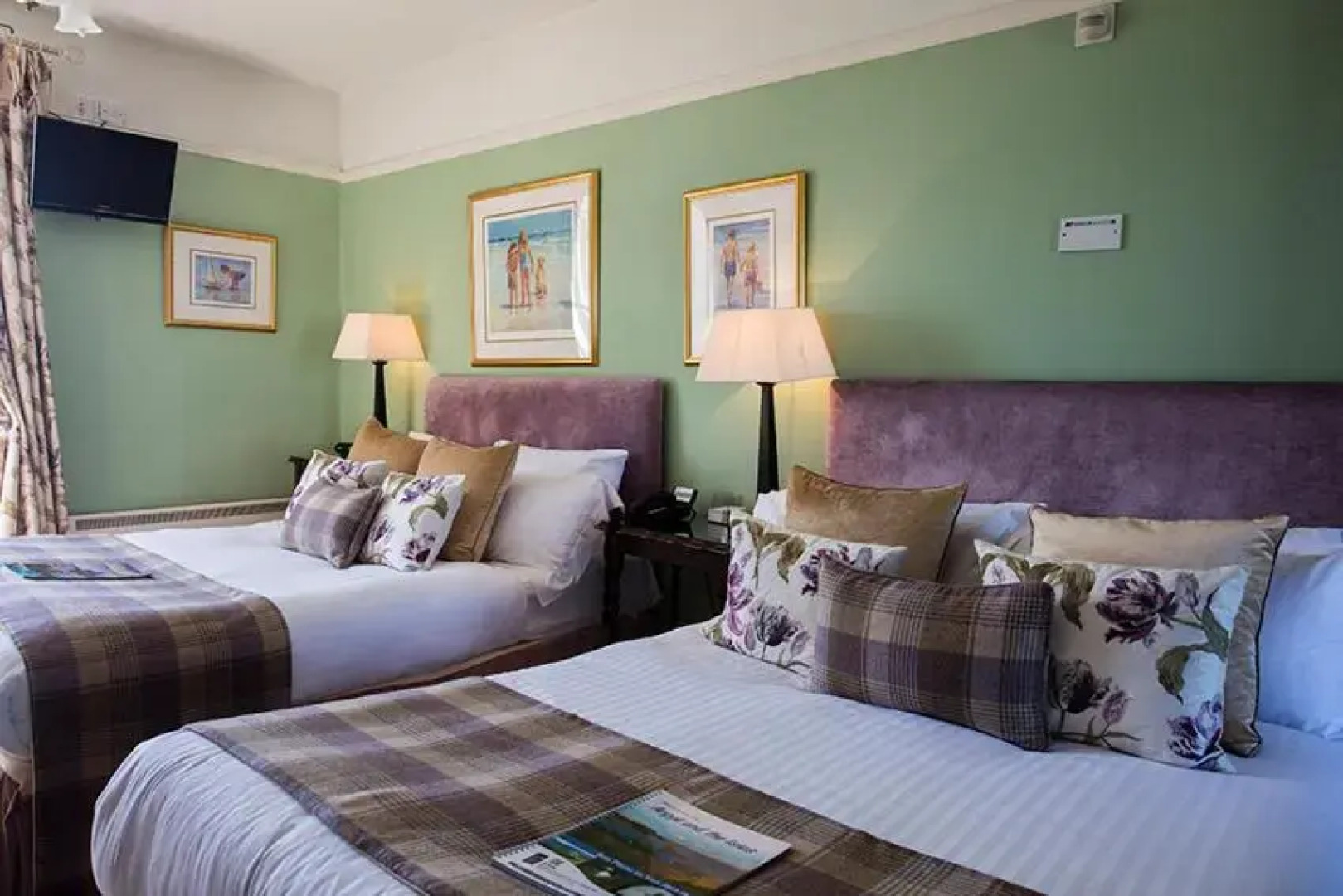 Port Charlotte Hotel