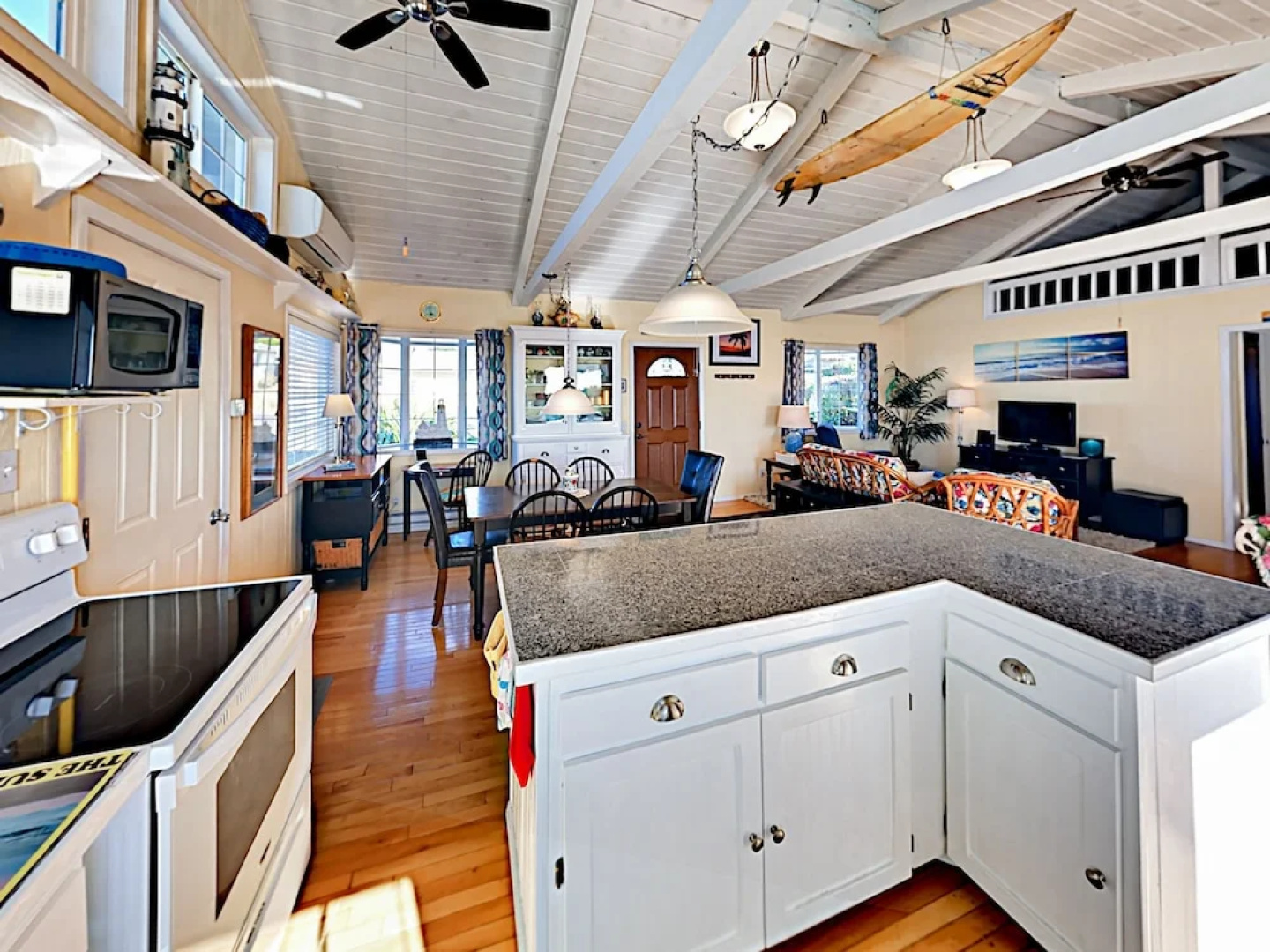 The Surf Cottage 2 Bedrooms 1 Bathroom Home