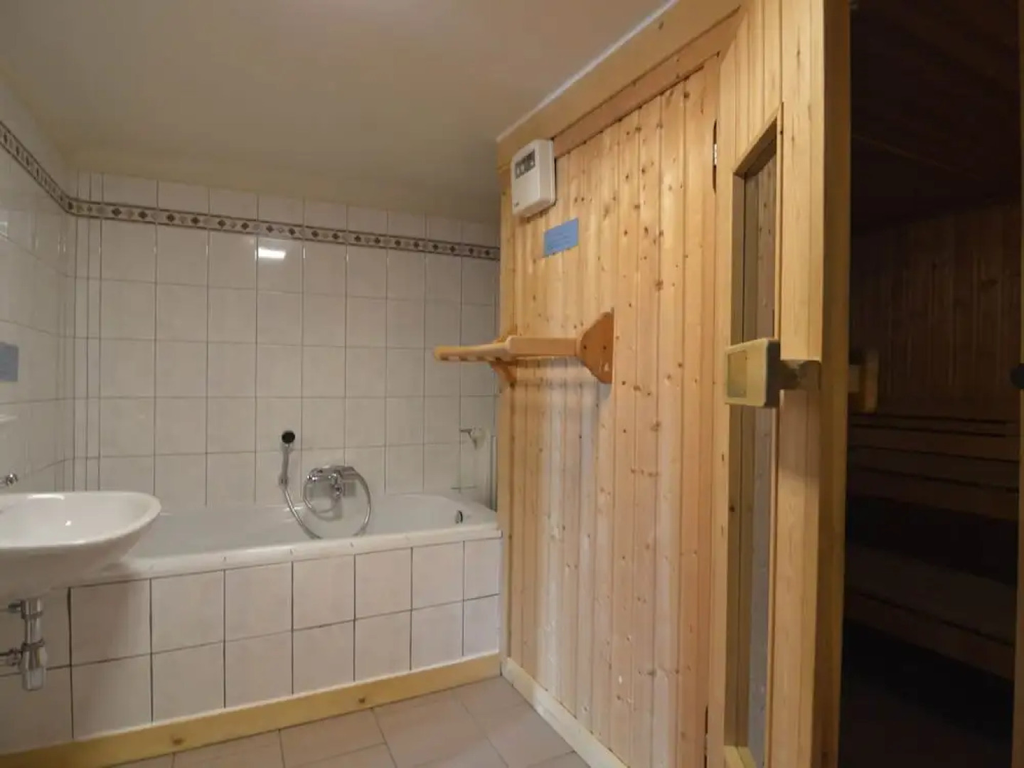 Modern Holiday Home with Jacuzzi and Sauna in Ardennes