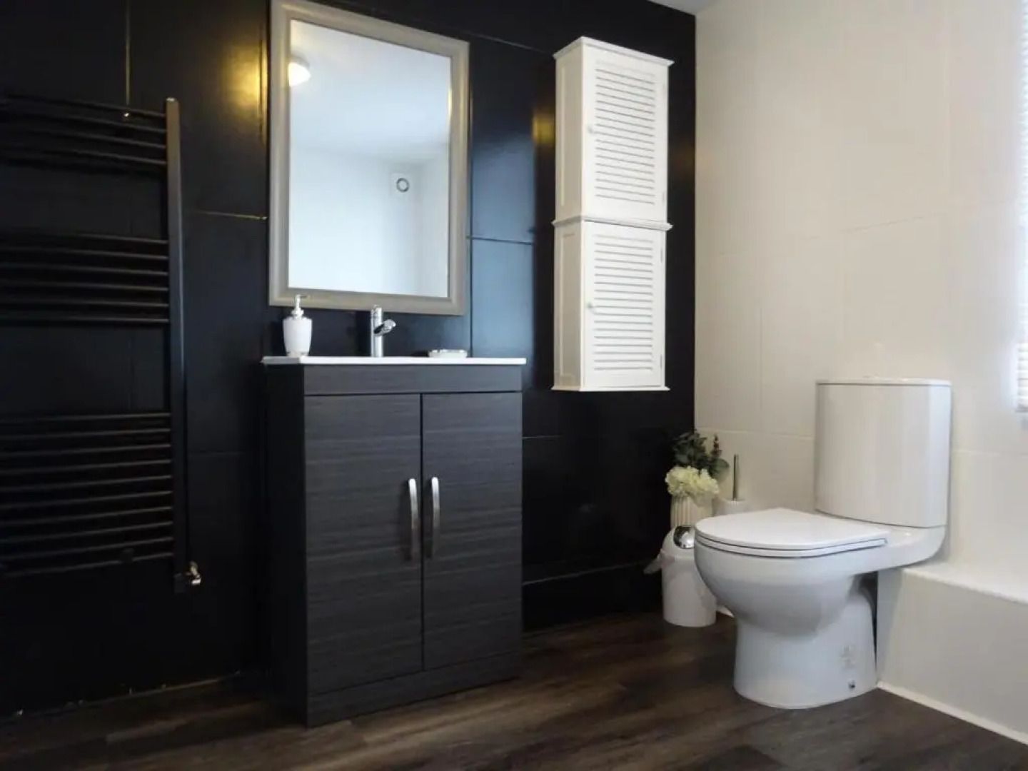 Wigan Central I 1 & 2 Bed Executive Apartments I Family Rooms I Private Balcony I Free Parking