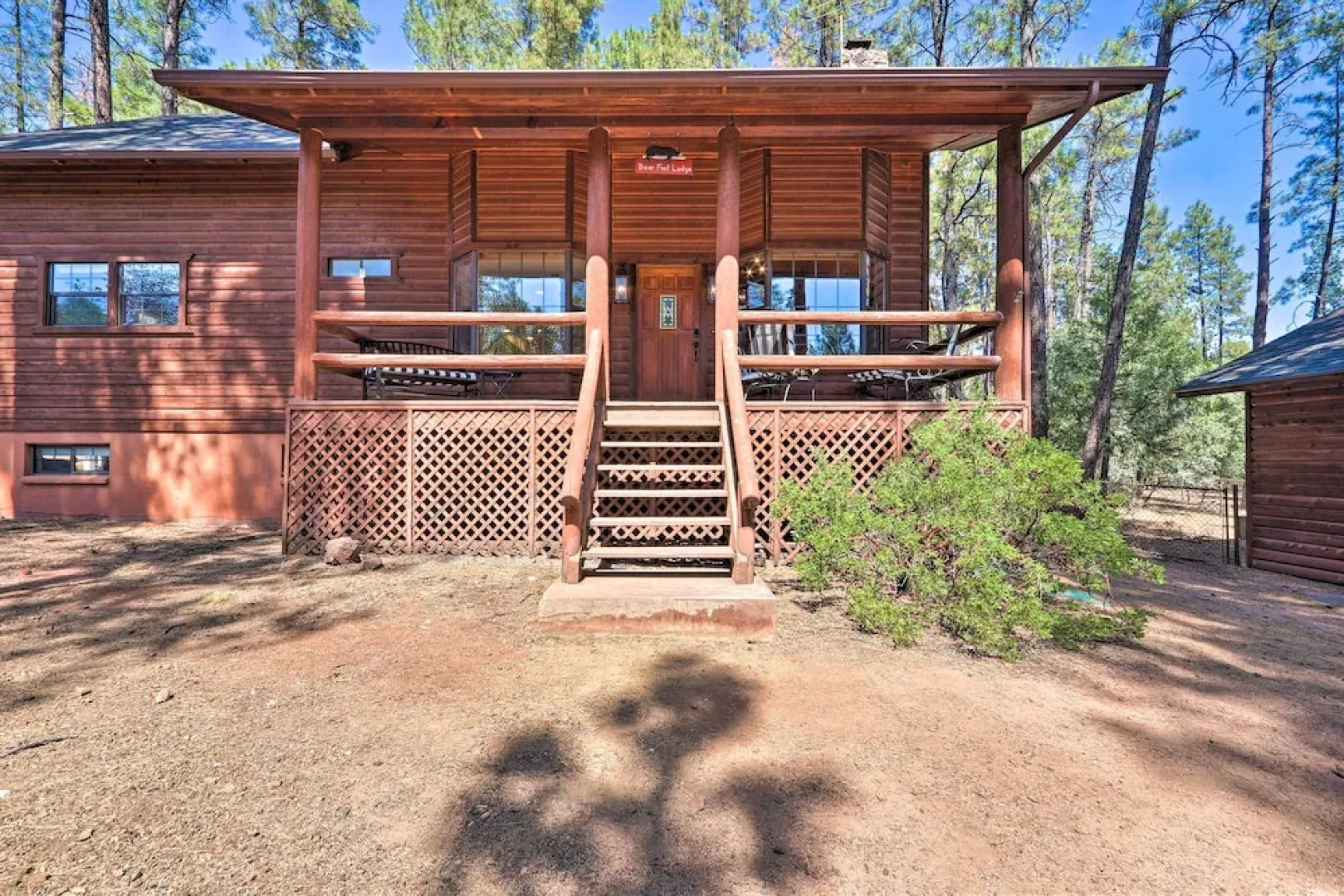 Deck, Games & Fire Pit: Modern Pine Cabin!