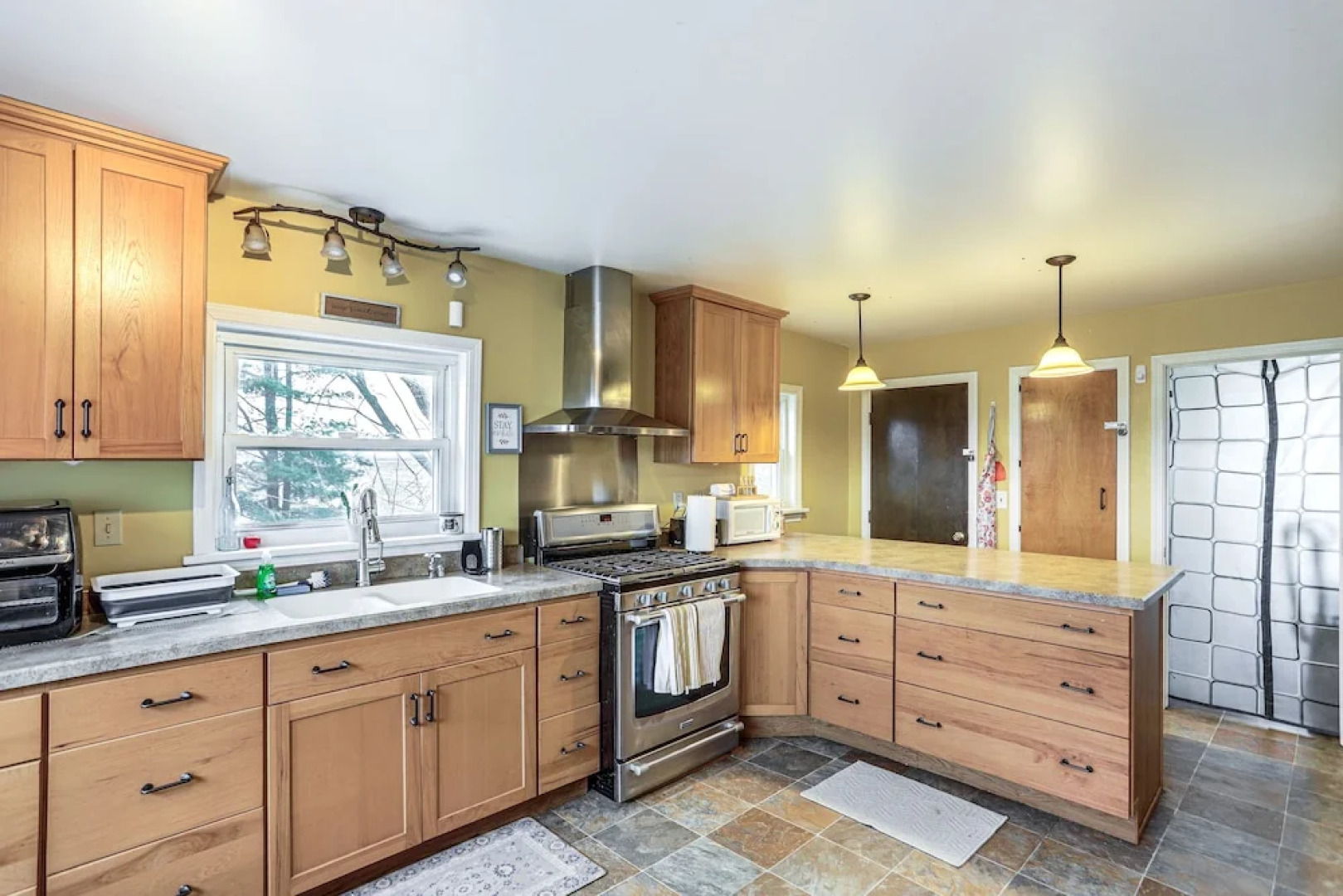 Central & Private Milan Home ~ 10 Mi to Sandusky!