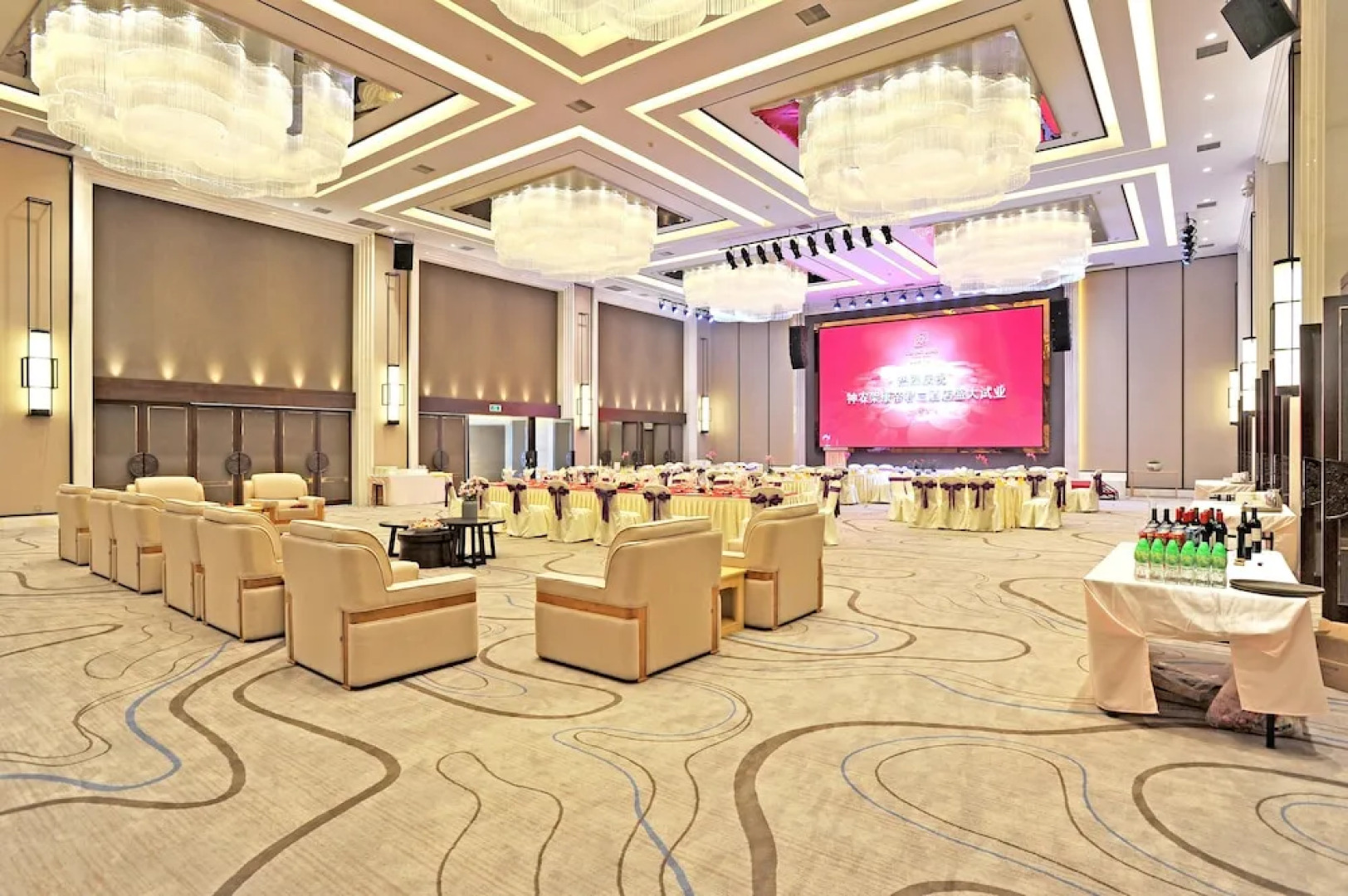 Kande Grand Land Hotel