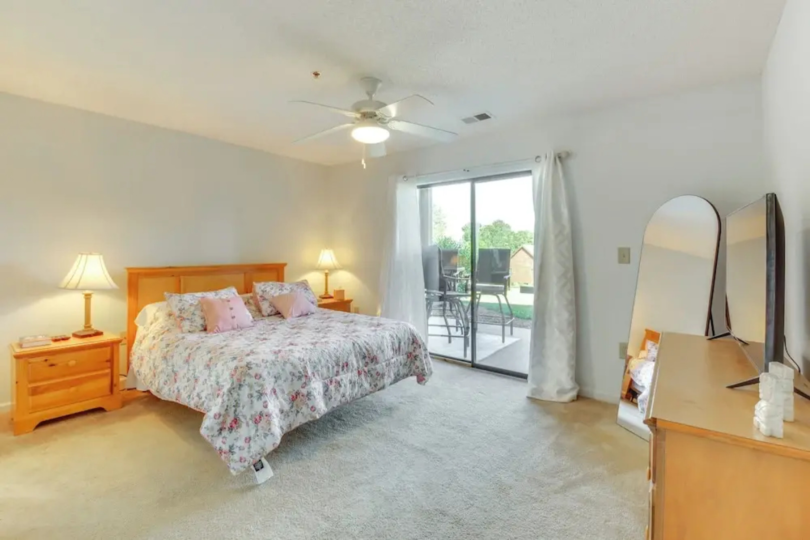 Scenic Outdoor Space: Lake Keowee Retreat!