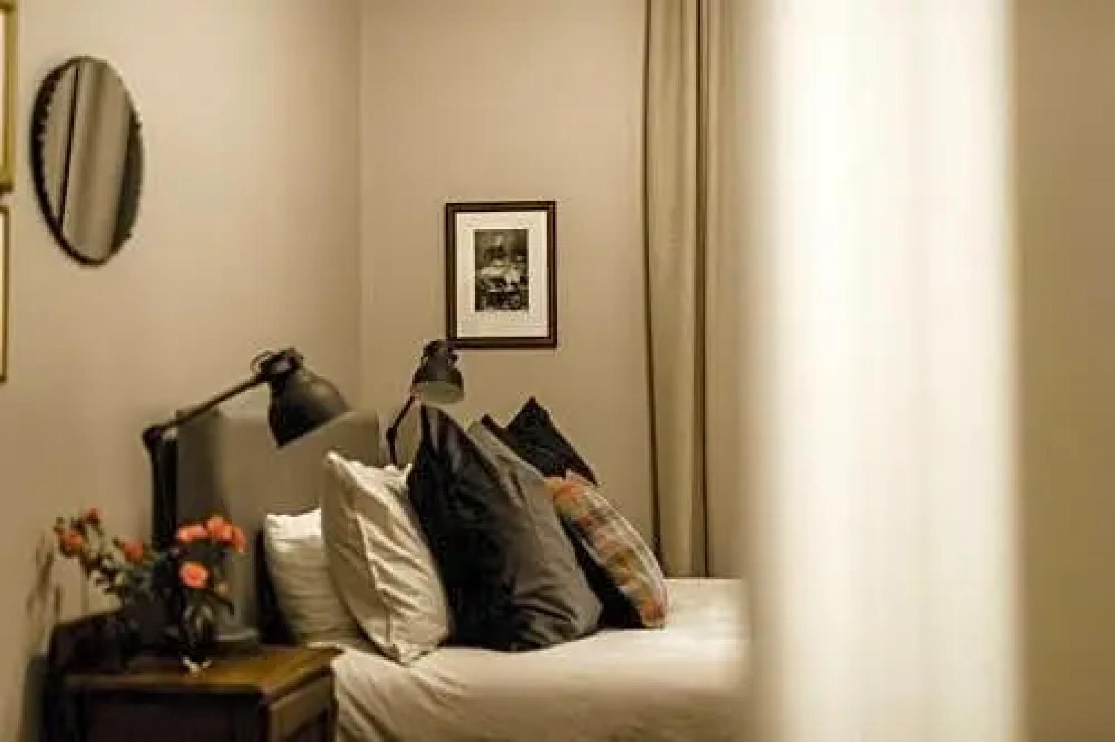 The Commercial Quarters - Room 4-has air conditioning, free WIFI, TV and fridge