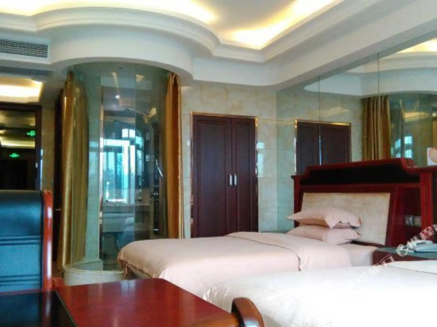 Binjiang Business Hotel