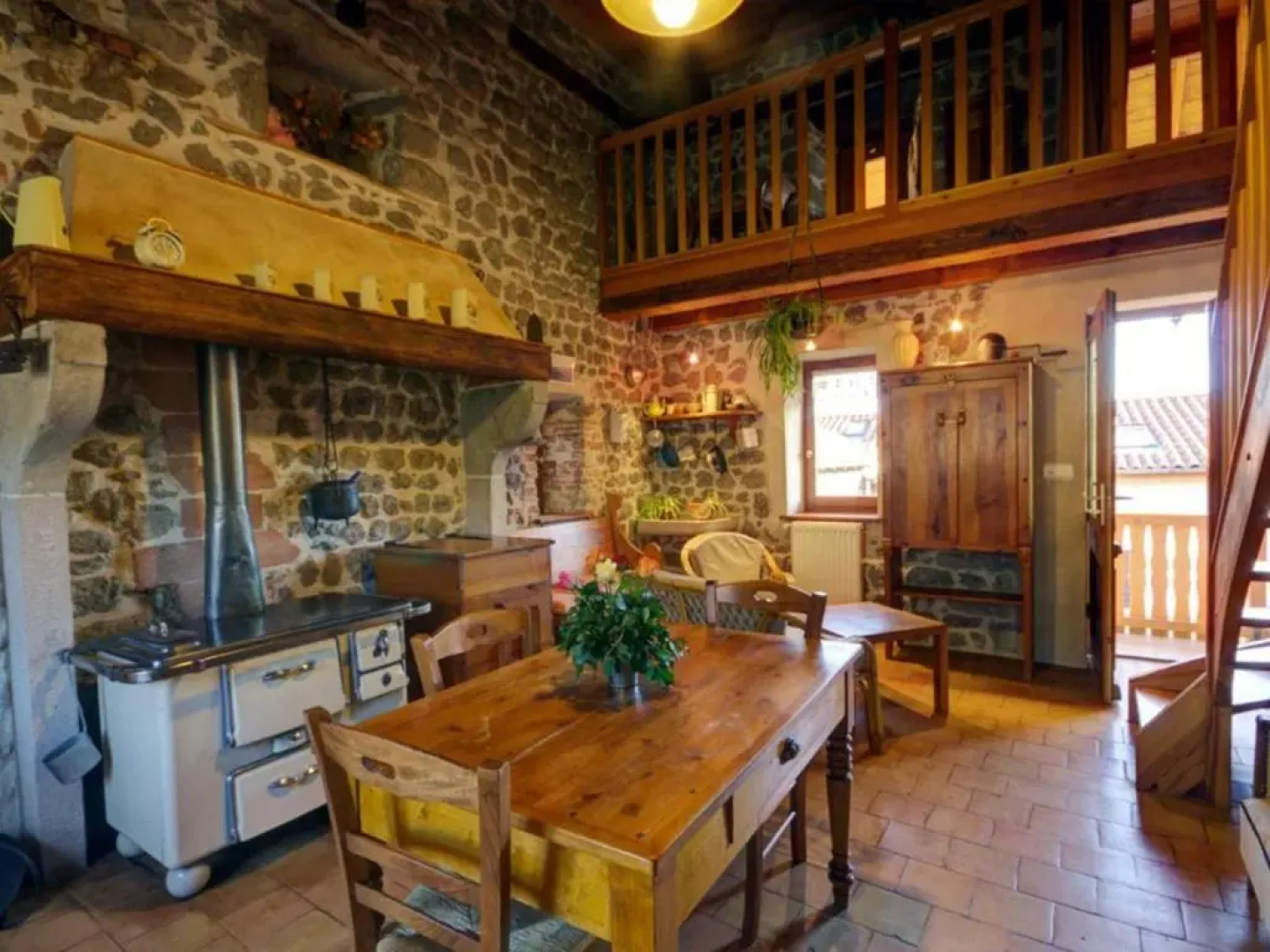 Gîte Essertines-en-Châtelneuf, 3 pièces, 6 personnes - FR-1-496-16