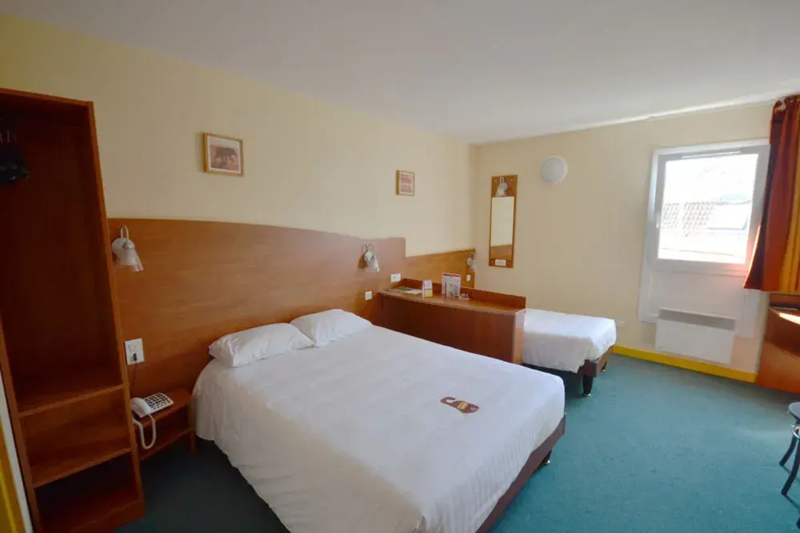 Adam's Hotel