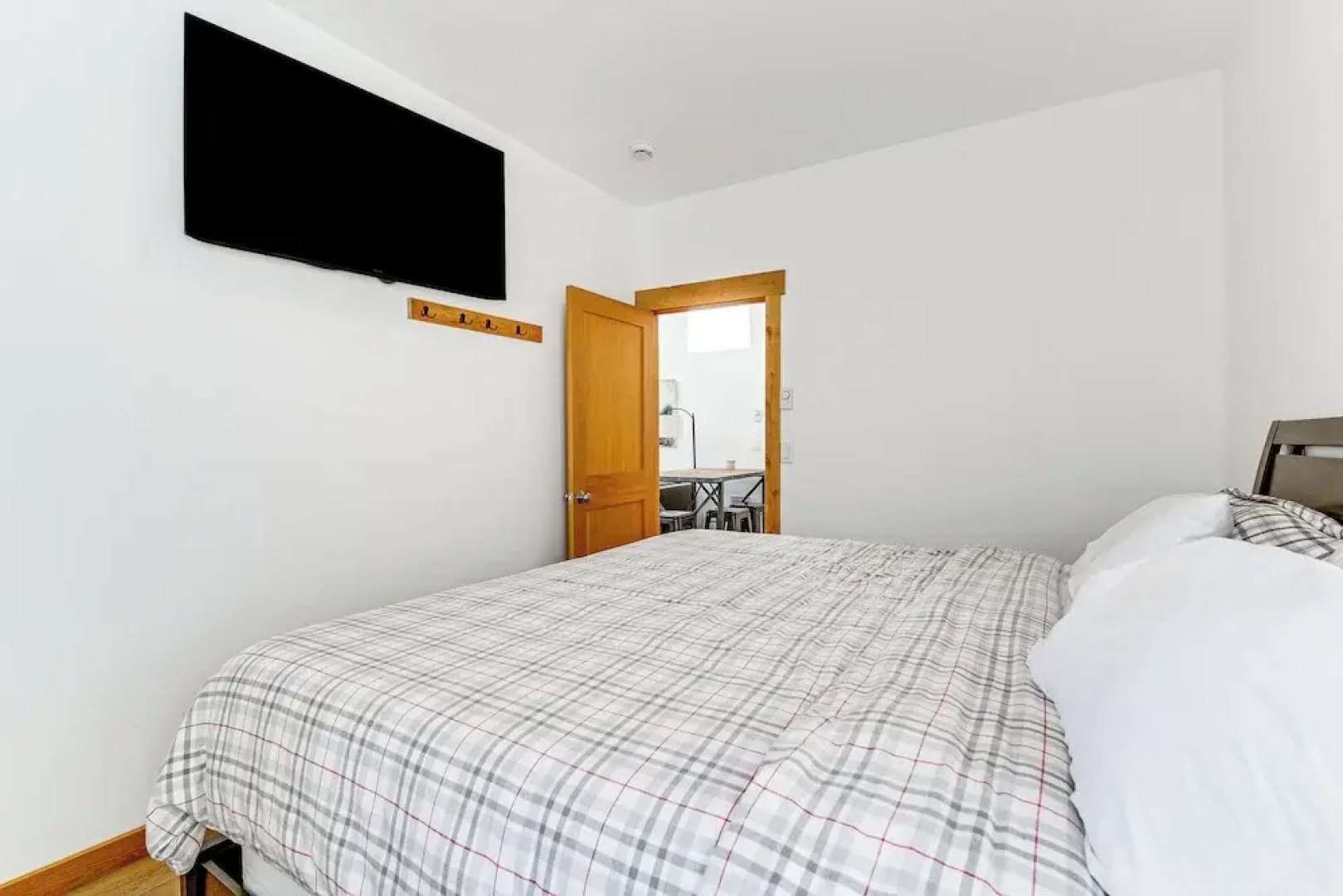 Lake Wenatchee Getaway w/ Water & Mountain Views!