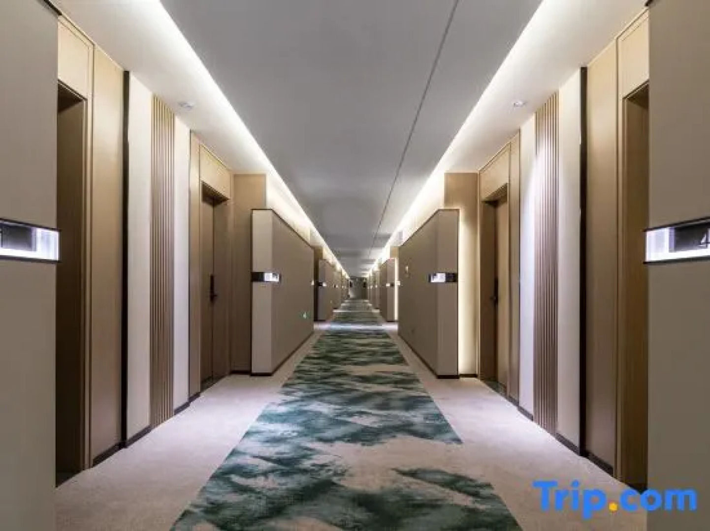 Peak Pai Intelligent Hotel